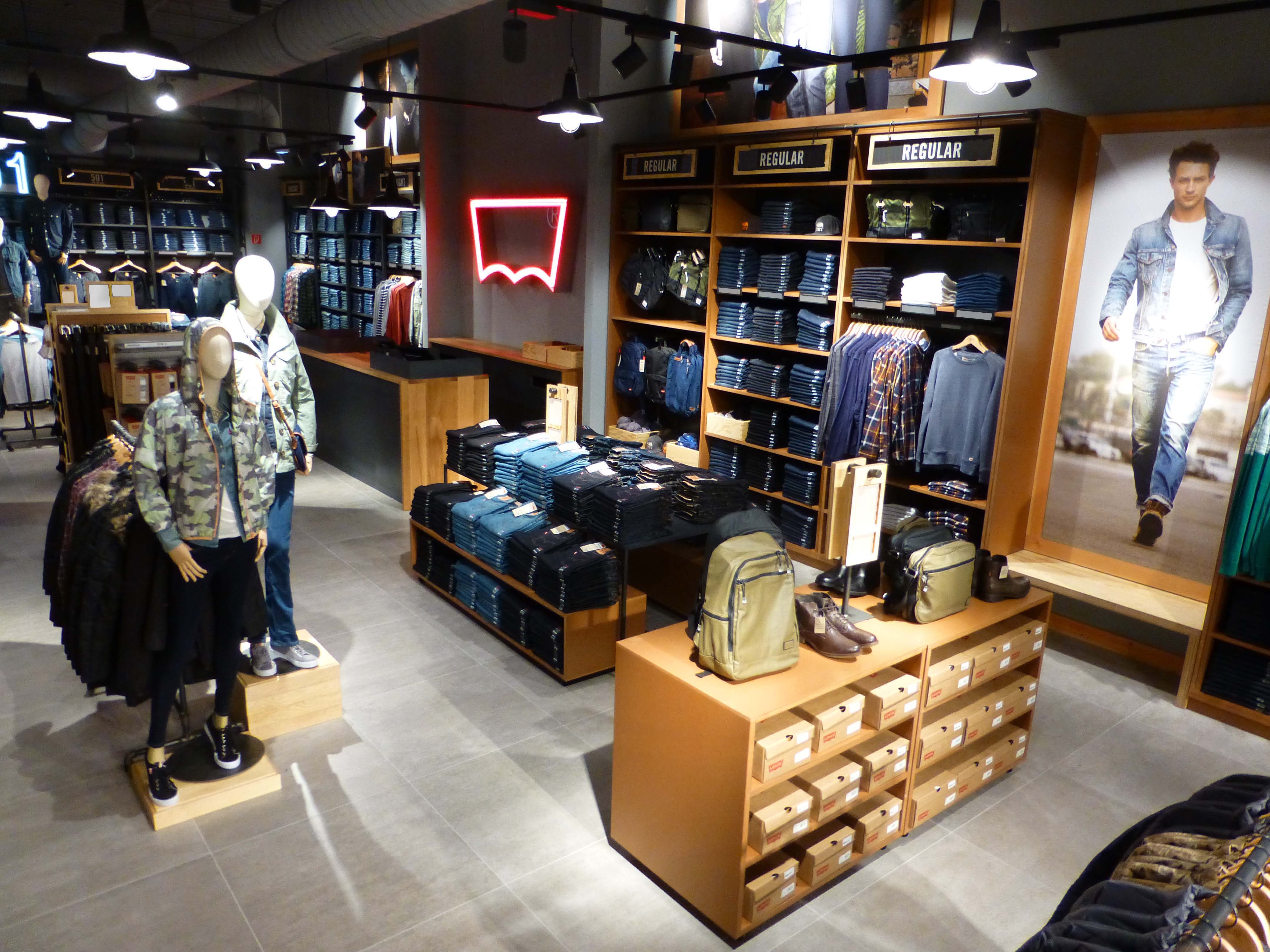 Skalk Grand lave mad Setting the Look for Levi's Outlets : Levi Strauss & Co
