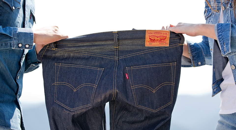 washing levis jeans