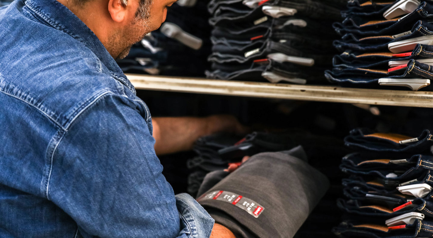 Which brands has a perfect fit of jeans in India and is it fine to buy jeans  online? - Quora